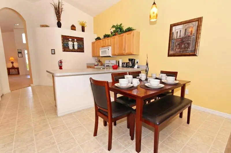 Hotel 1112 Solana Circle 4 Bedrooms, 3 Bathrooms