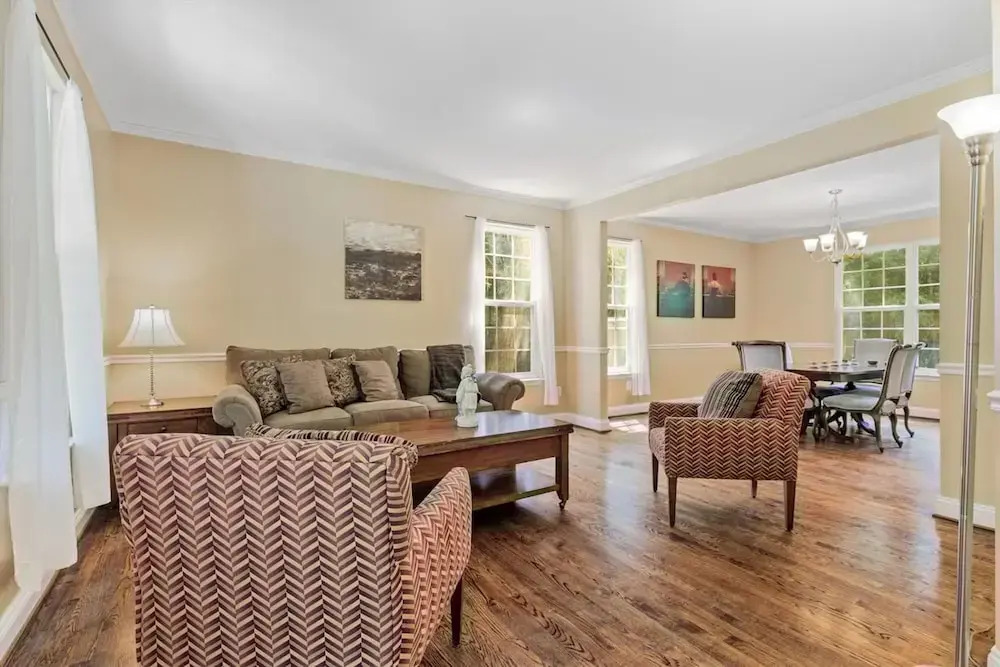 Entire 4 BR in Beloved DC Area Takoma Park