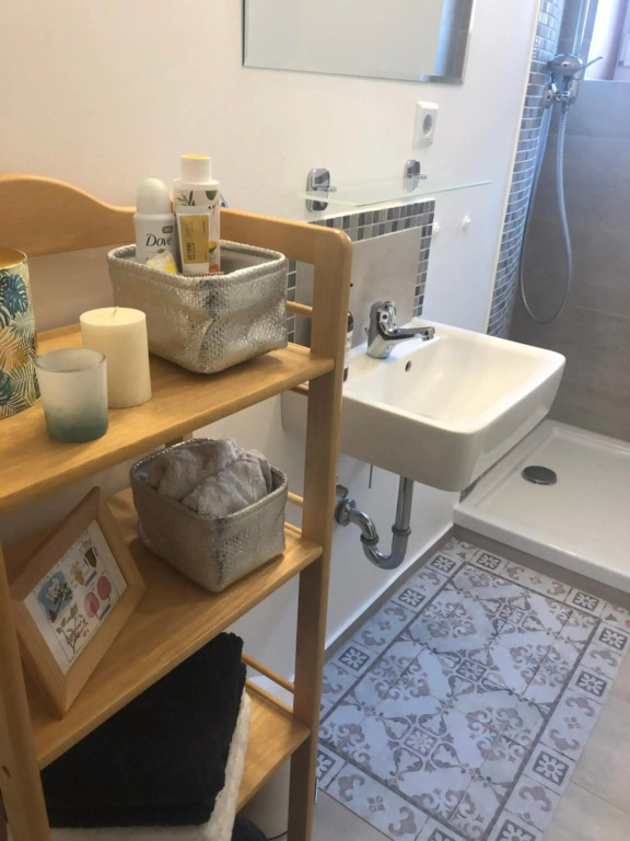 Hen-Coop Inn Appartement mit zwei Schlafzimmern & Netflix