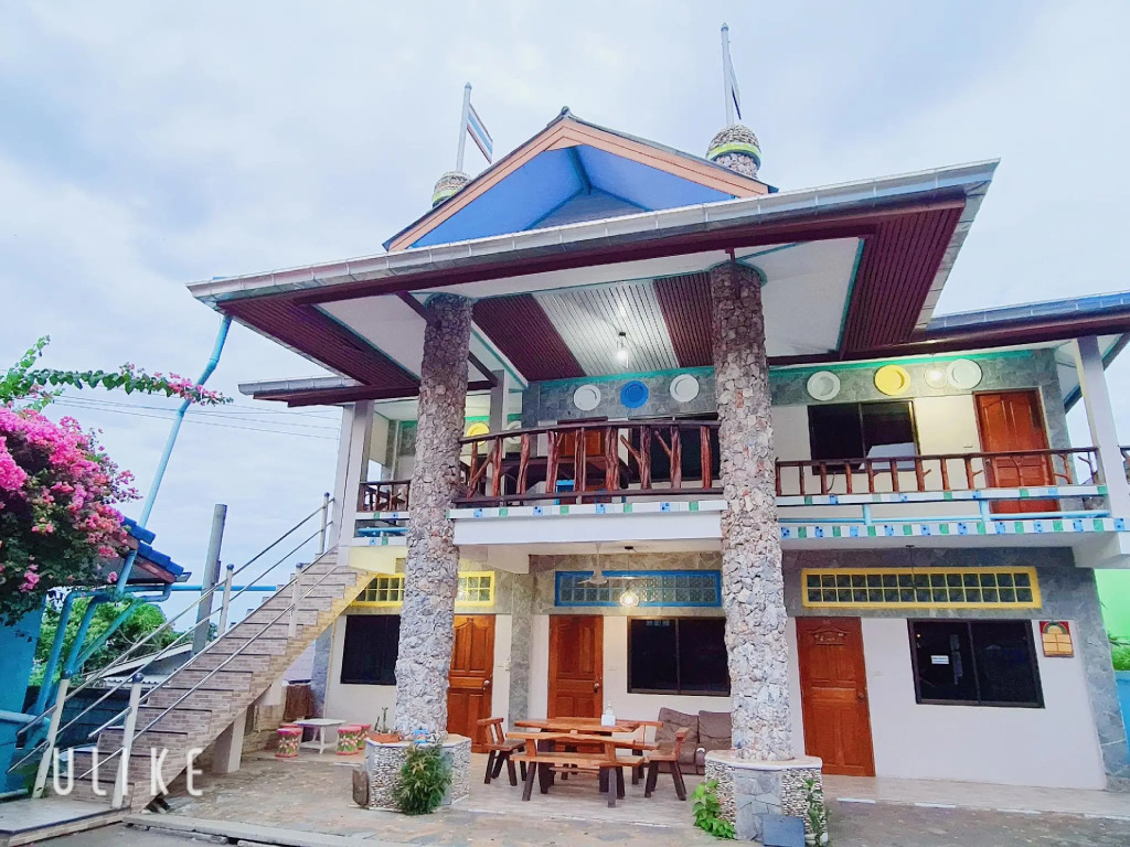 Rubtawan Sichang Resort