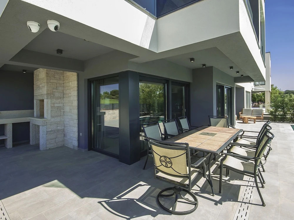 Luxurious Villa in Porec With Jacuzzi