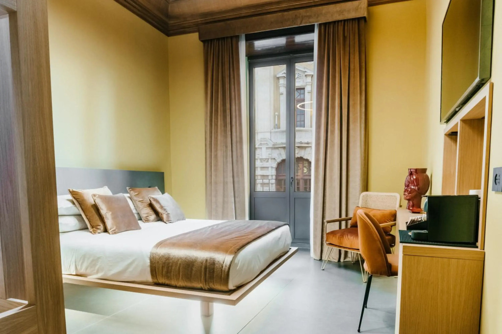 ETNEA Suite 270