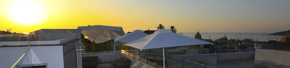White 1903 - Rooftop Pool & Luxury Rooms
