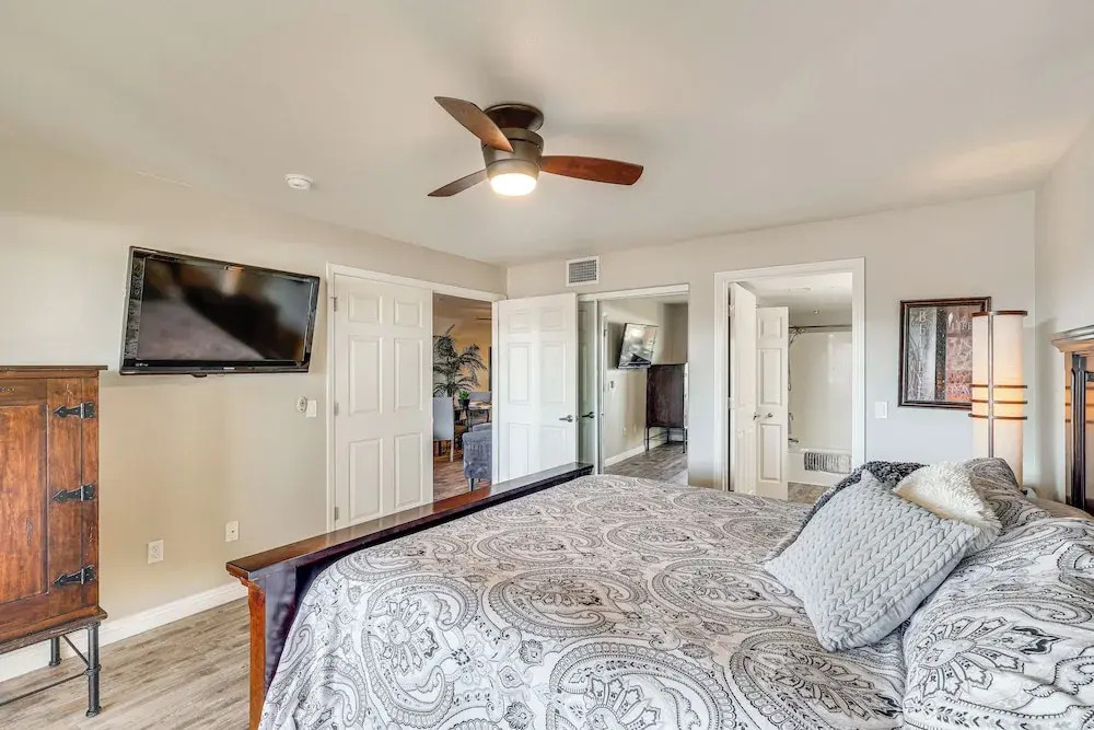 Walkable Waterfront Oasis w/ London Bridge Views!
