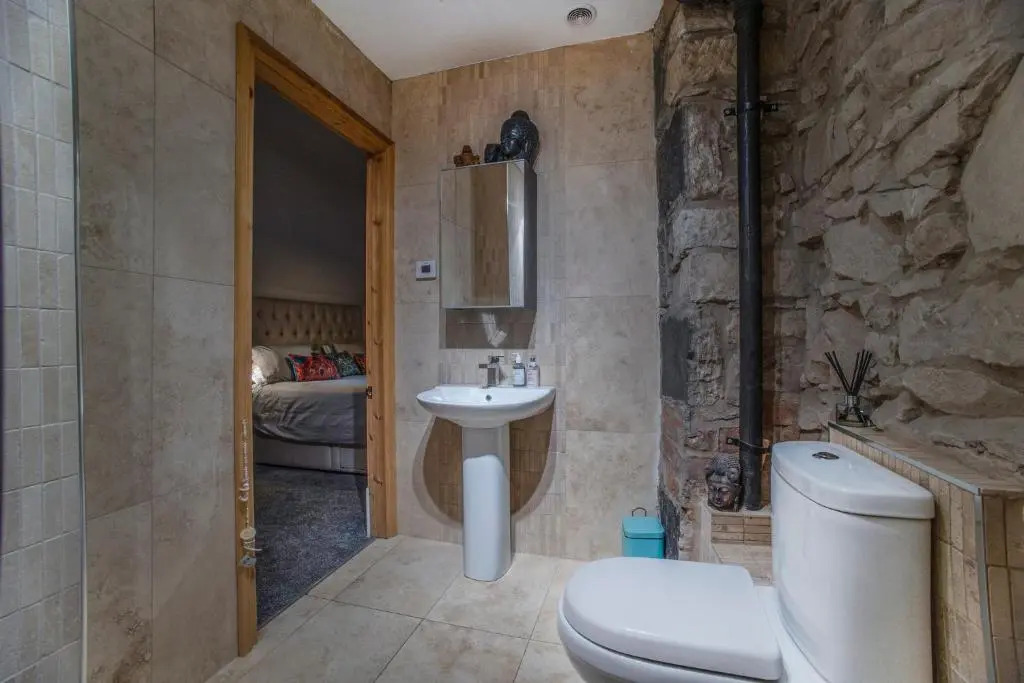 2 Bed in great location 15-20 Minutes walk to SEC
