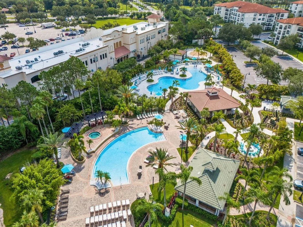 Casa Del Lago Penthouse 3 Bedroom Condo by RedAwning