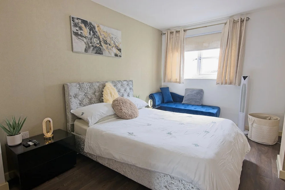 Manchester Retreat - Modern 2BR Apartment
