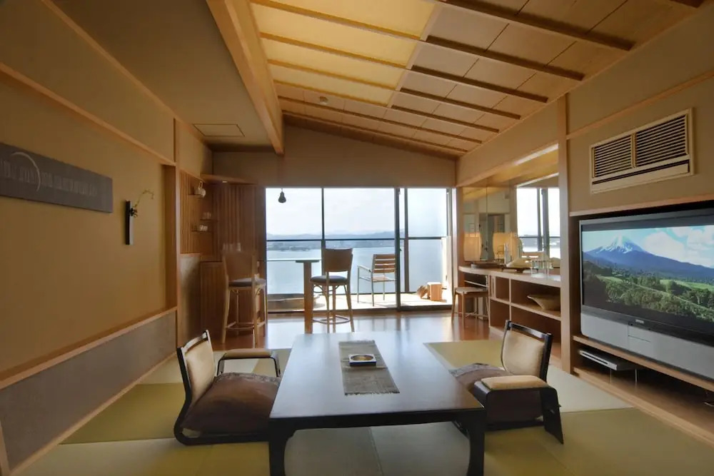 Naniwa Issui