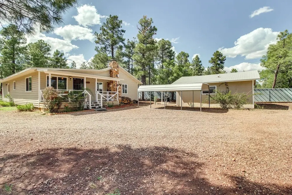 Furnished Porch + Gas Grill: Lakeside Cottage Stay