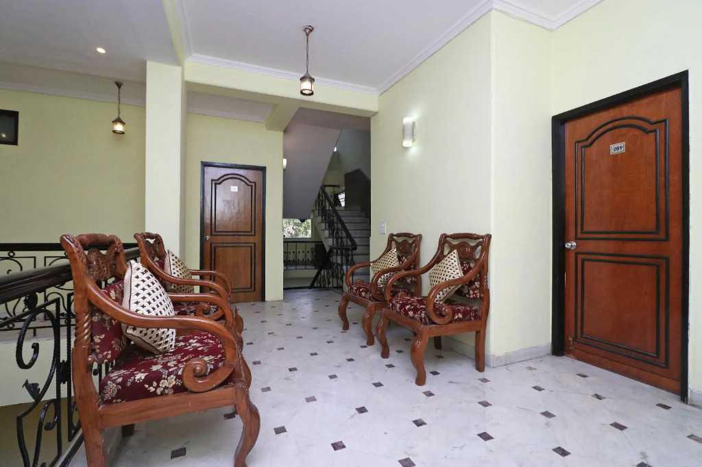 OYO 12311 Hotel Emerald
