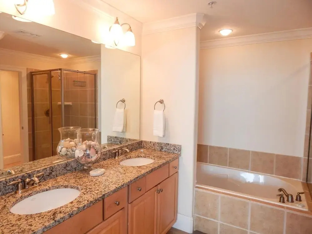 714 Holiday Isle 714 - Shangri La 3 Bedroom Condo
