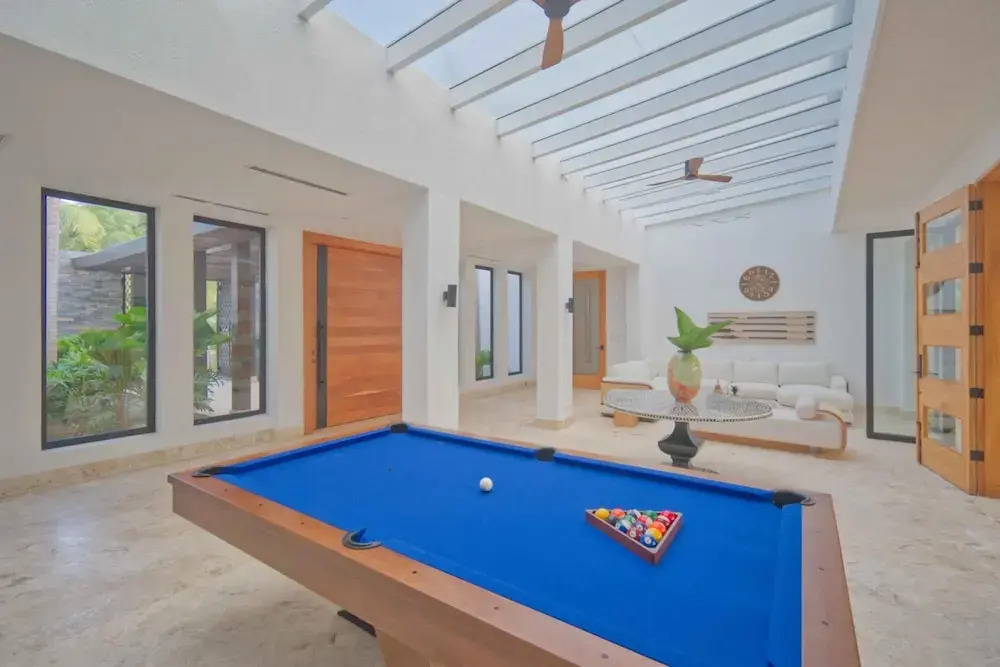 Modern Villa With Full Service Staff Close to Beach and Golf