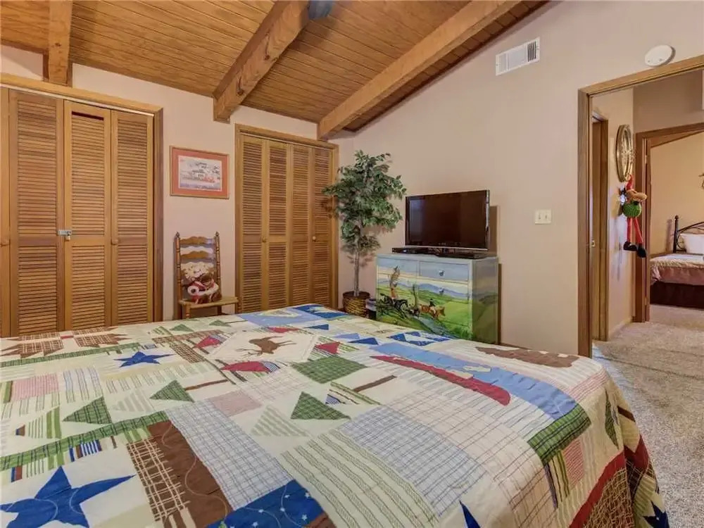 Moose Crossing - Three Bedroom Cabin