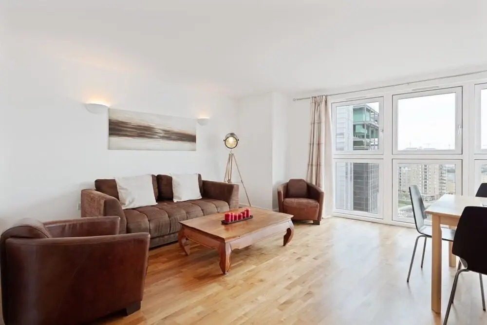 Lovely 1bed W/balcony on the River Thames
