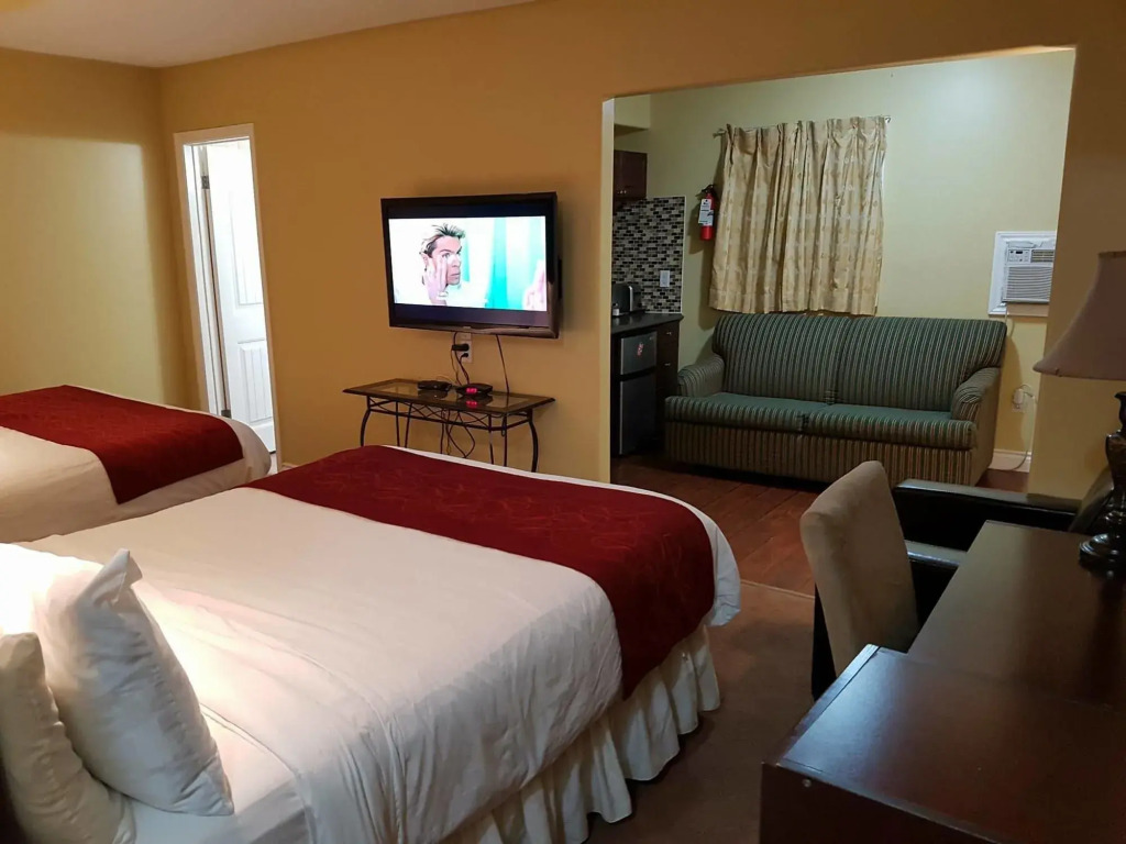 Bayside Inn & Waterfront Suites