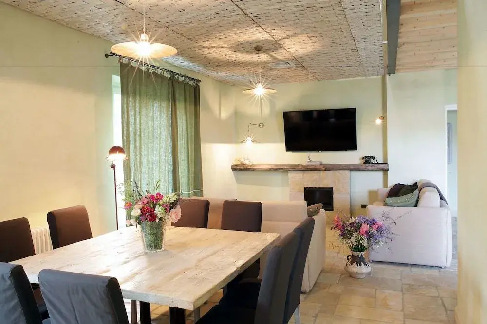 Olimagio Farm Stay with animals and 25m pool, beach at cycling distance