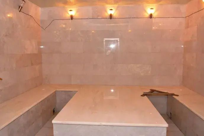 Deluxe Hotel