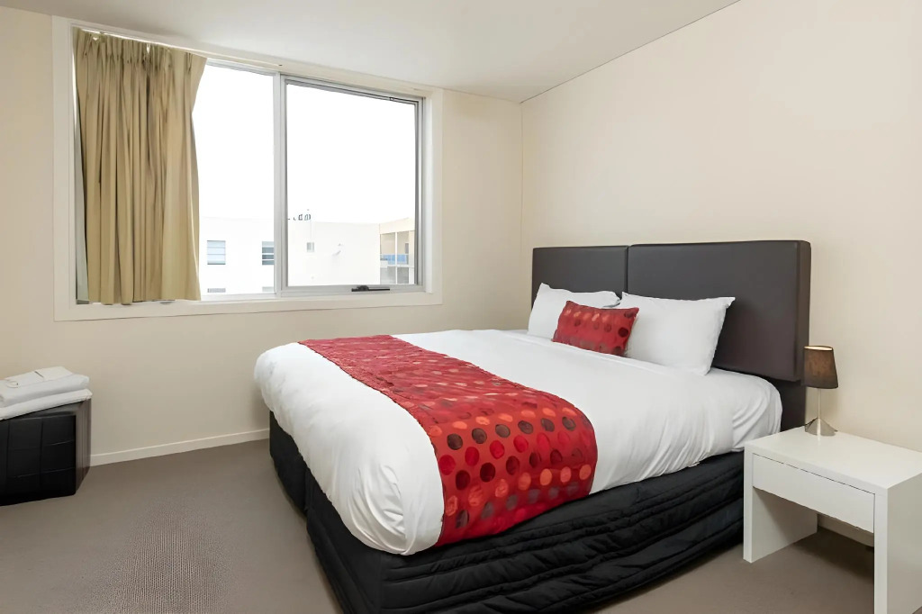 Mawson Lakes Hotel