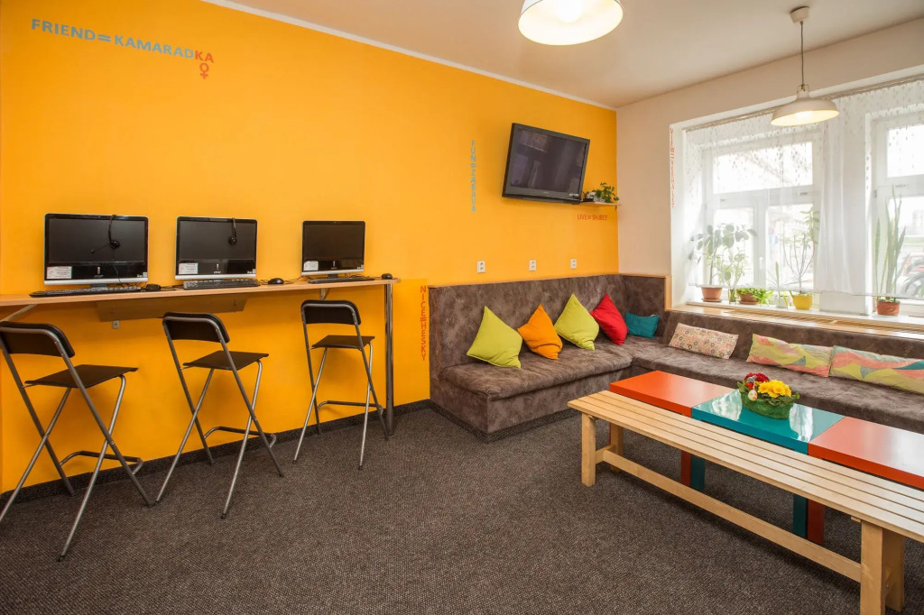 Hostel Advantage