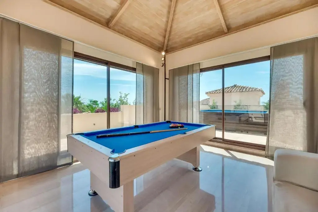 300 SQM Penthouse · Private Swimming pool · BBQ · WiFi