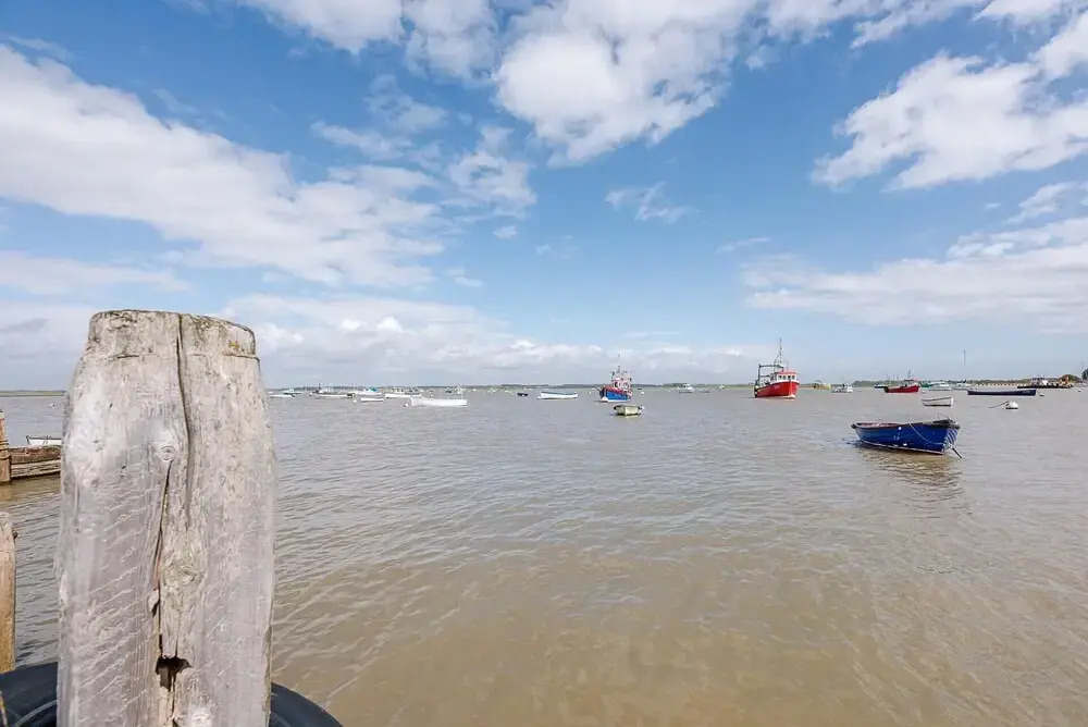 The Boathouse in Felixstowe Ferry - Stunning Waterfront Property