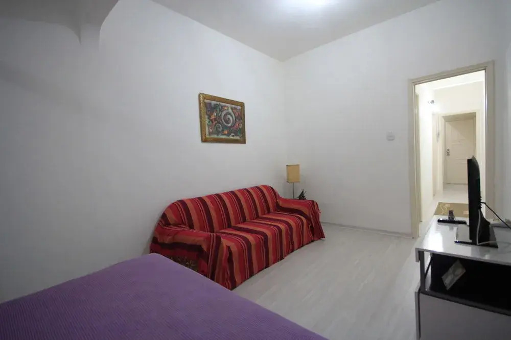 GoHouse - Apartamento Copacabana 1116 - Avenida Ns. de Copac