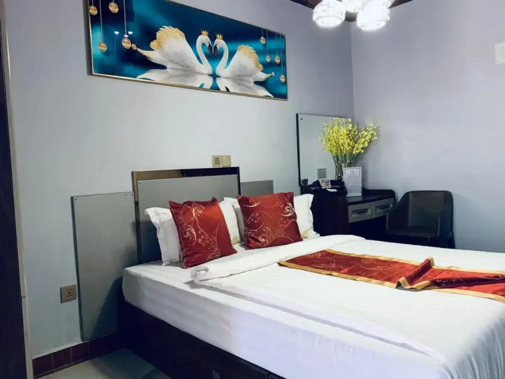THE DREAMS HOTEL