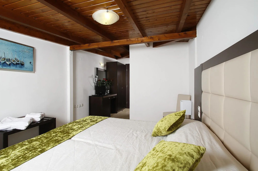 Nirikos Hotel