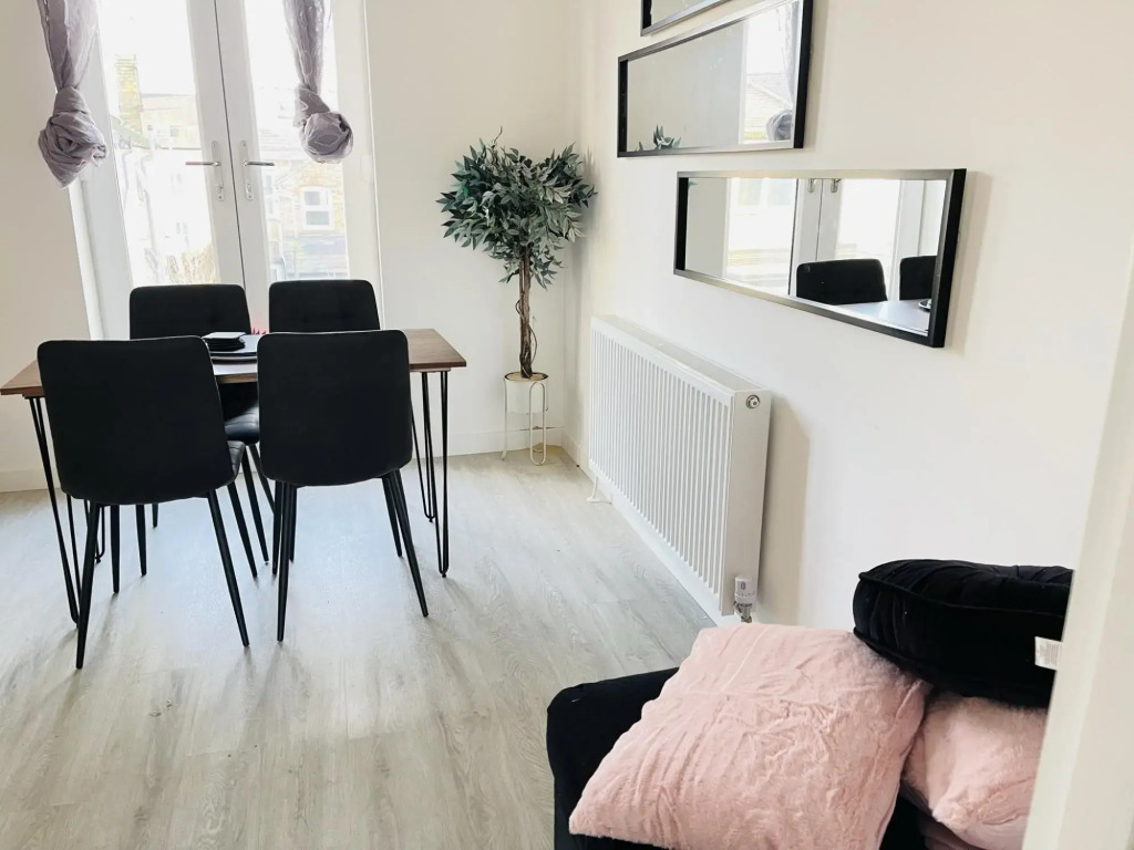 Rose Quartz (Ferndale lodge, Ferndale Rise)