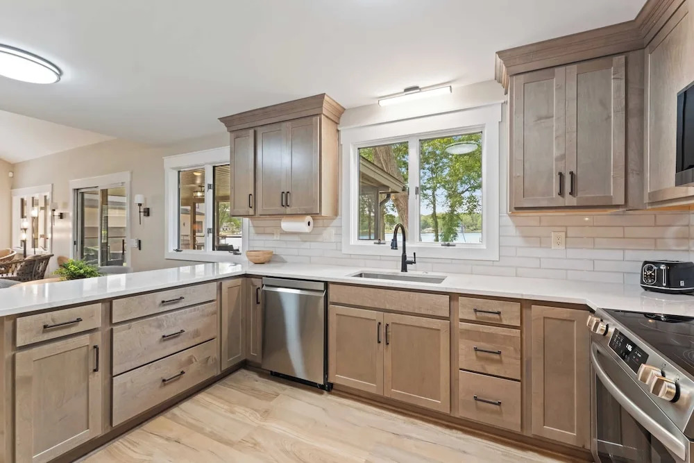 Stylish 3BR Waterfront Home w/ Sunset Porch + Access to Dining Sunsets on Shoreline by Avantstay