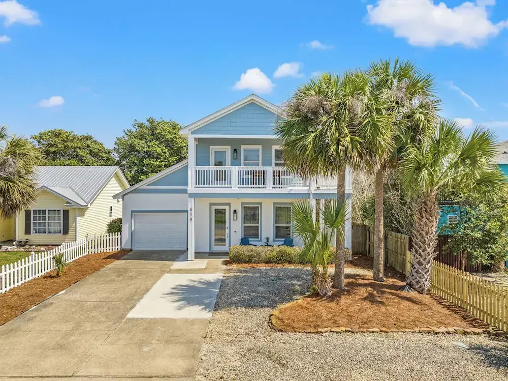 Beach House Spacious 4BR Retreat With Gulf Views & Observation Deck!