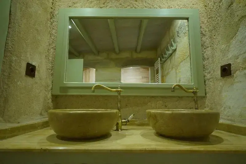 Takaev Cave House
