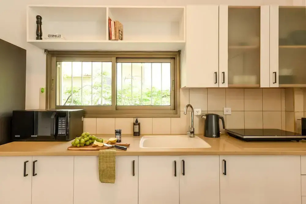 MAMAD - Pet-friendly 2BR Apt & Kitchen