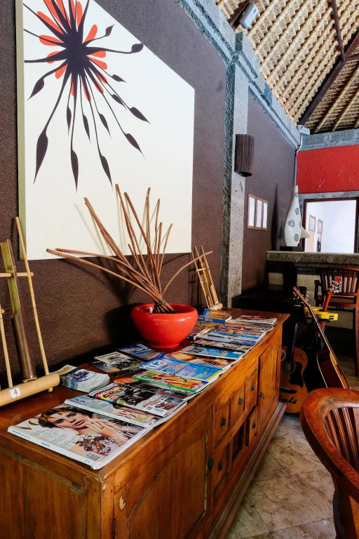Ellies Hotel