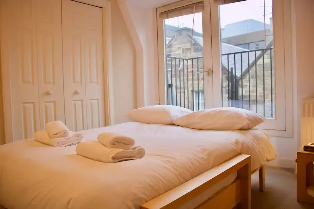 2 Bedroom Flat Accommodates 6 in Heart of Edinburgh