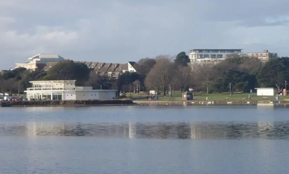 Spacious Two Bed Apartment in Poole