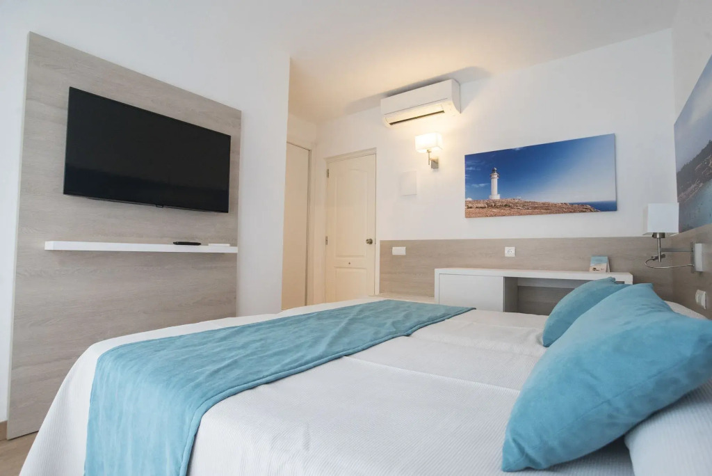 Hostal Es Pi - Emar Hotels
