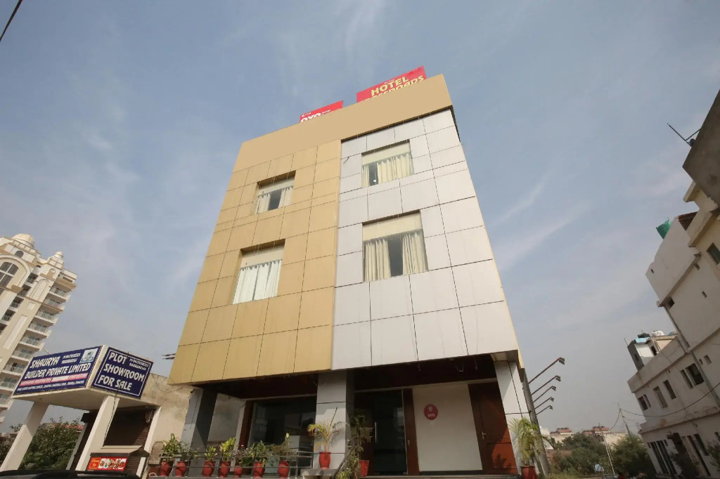 OYO 7100 Hotel Crossroads