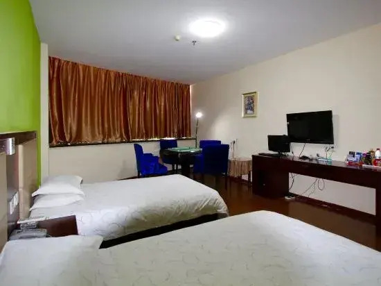 Home Inn Huaxuan Select Hotel (Jiashan Tingqiao South Road Branch)