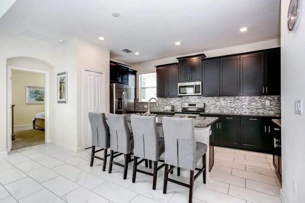 1585tempo 5 Bedroom Home by RedAwning