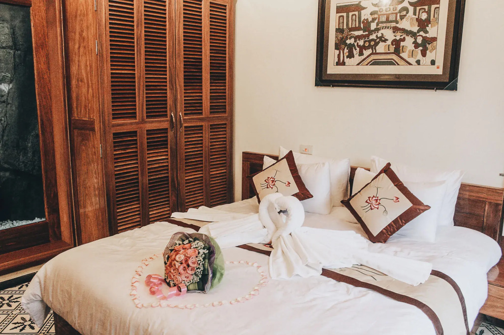 Mua Caves Ecolodge