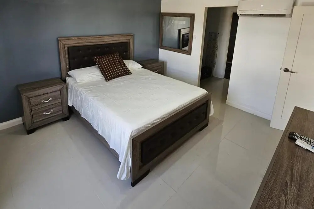 Apartment Sleeps 6 With Pool Access