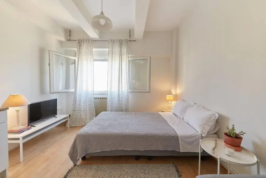 Bright Lovely Central Studio in Thessaloniki
