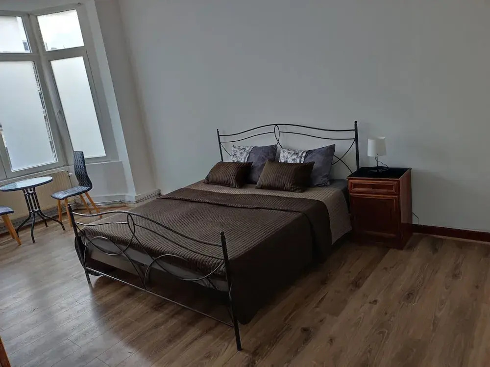 Room in B&B - Spacious Room With Beautiful View of the Koekelberg Basilica