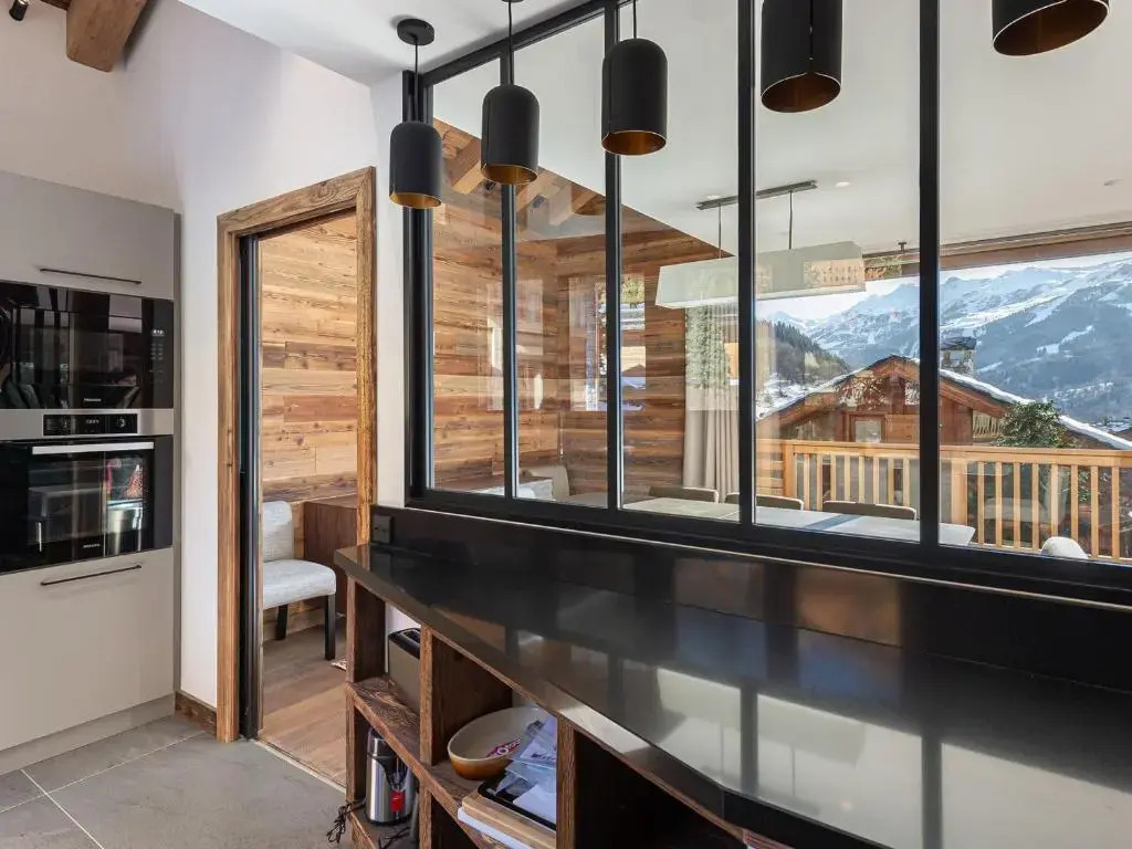 Chalet familial moderne près des pistes avec parking - FR-1-566-43