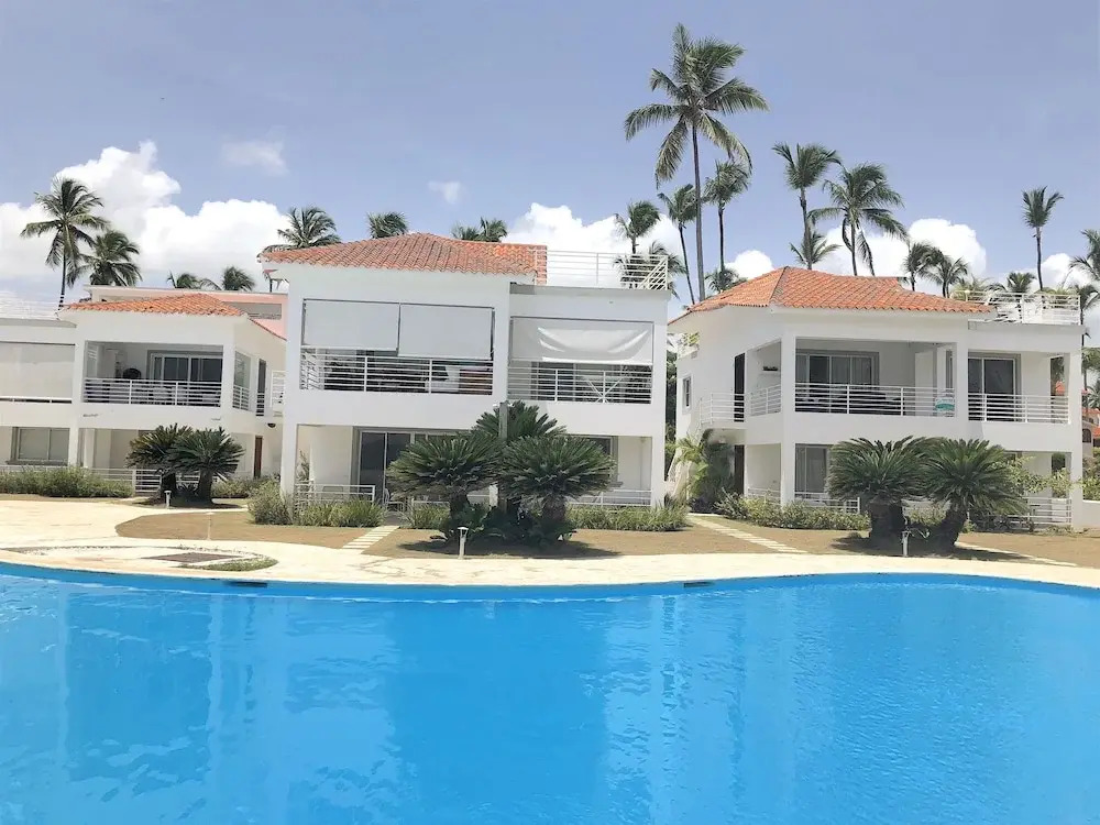 Las Terrazas VIP Pool Beach Club & Spa