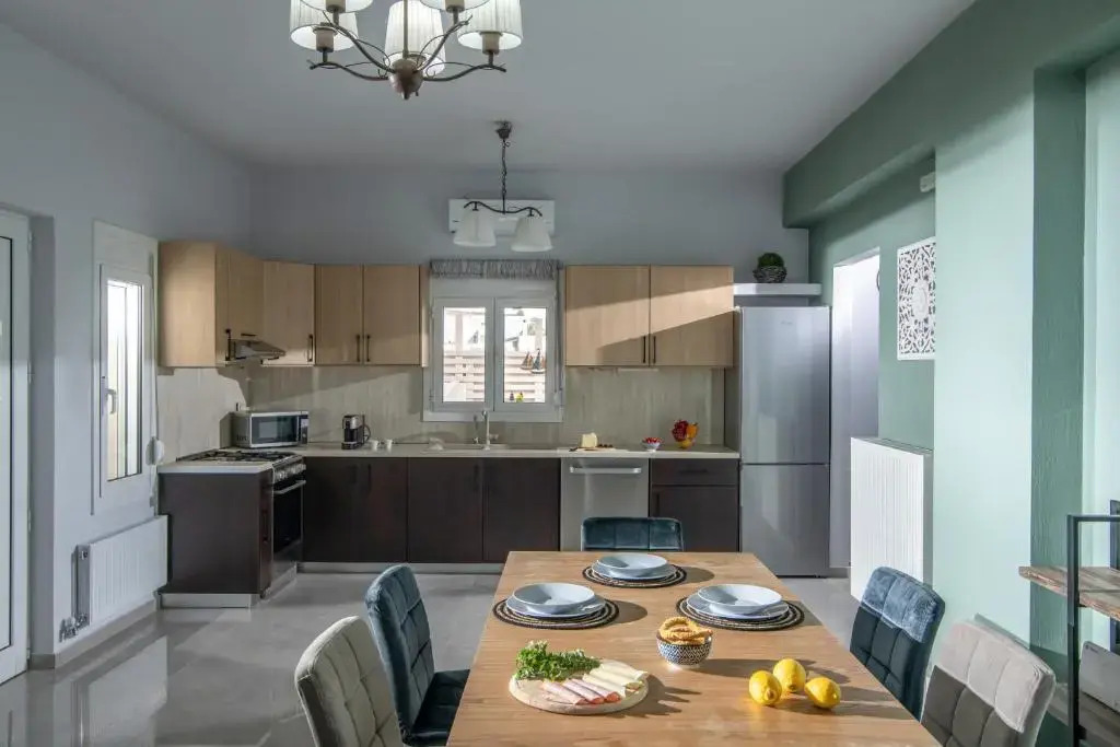 Alba Bianca Villa, Family Retreat with Heated Pool By ThinkVilla