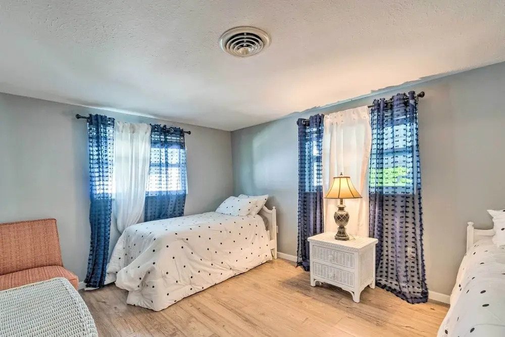 Peaceful Venice Villa w/ Patio - 2 Miles to Beach
