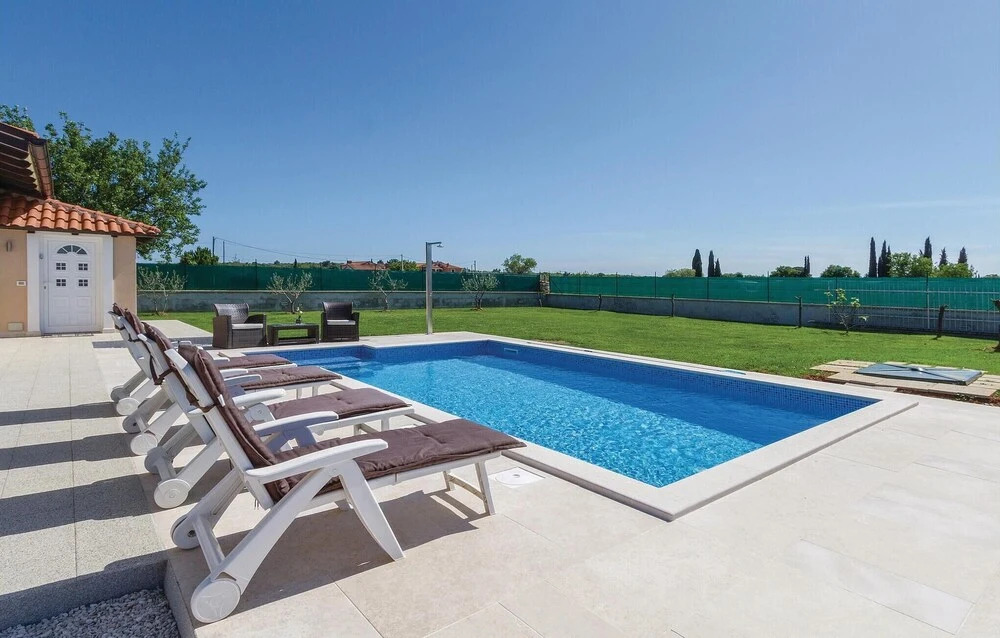 Awesome Home in Rovinj with Hot Tub, WiFi & 2 Bedrooms