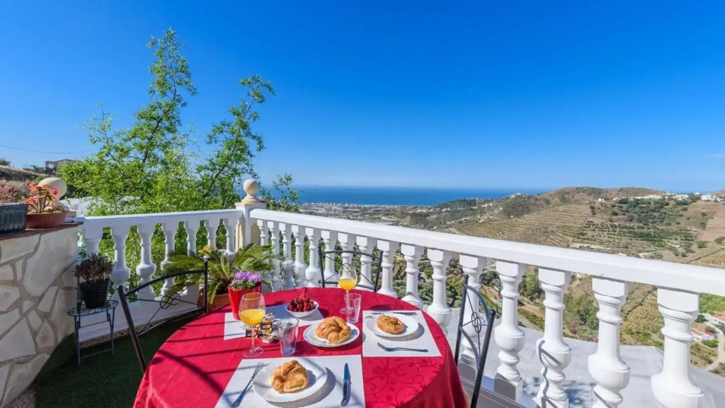 Villa José Andrés Torrox by Ruralidays